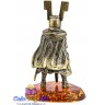 бронзовая фигурка на янтаре "Рыцарь с Мечом" 3